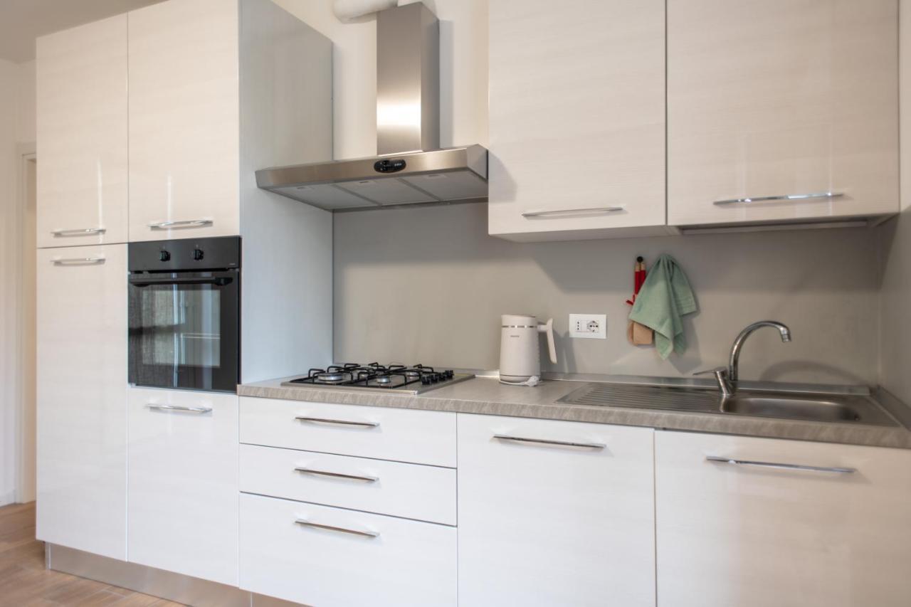 Lora Apartment,Free Private Parking, Self Check In,1 Como Bagian luar foto