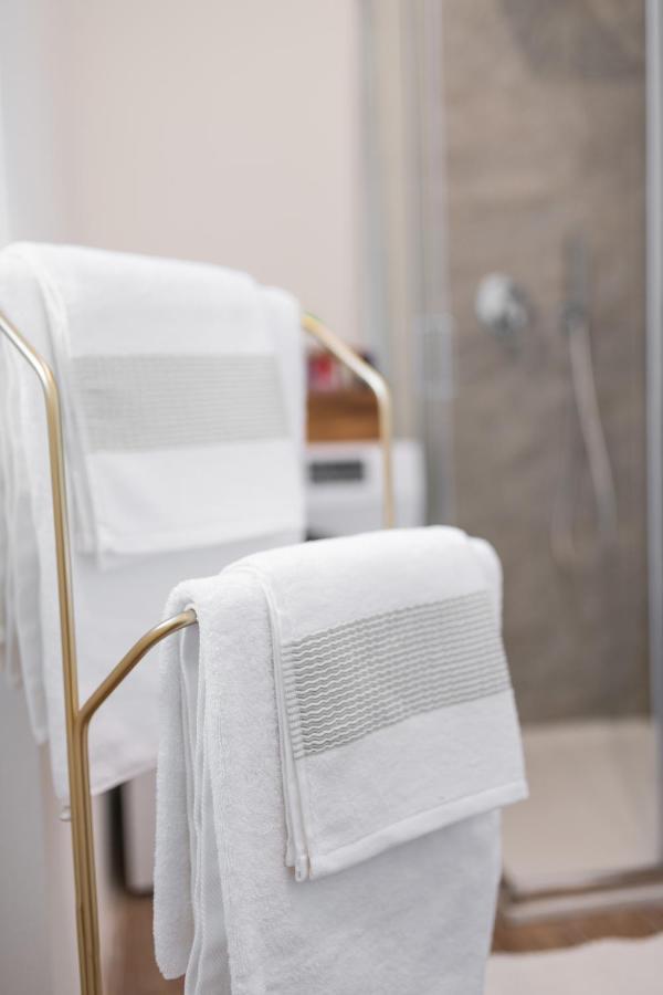 Lora Apartment,Free Private Parking, Self Check In,1 Como Bagian luar foto