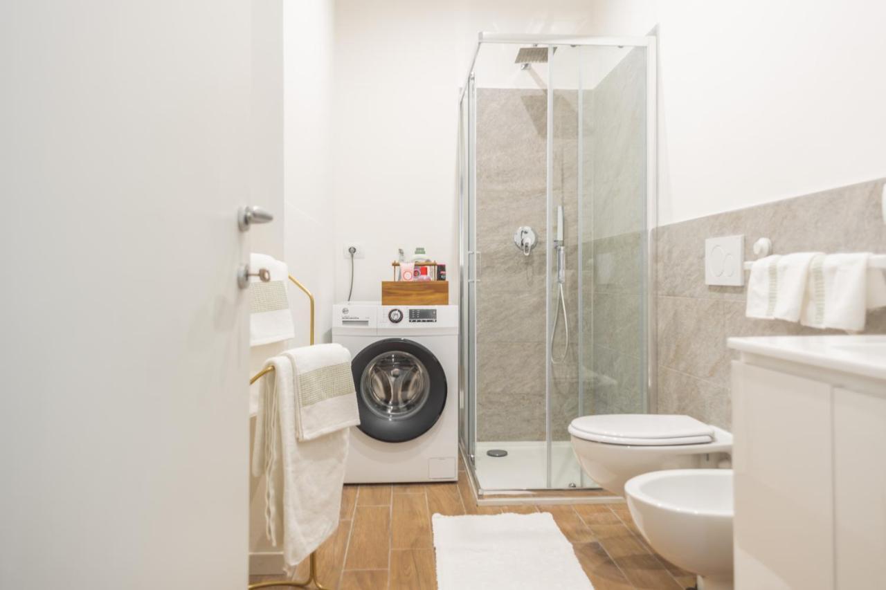 Lora Apartment,Free Private Parking, Self Check In,1 Como Bagian luar foto
