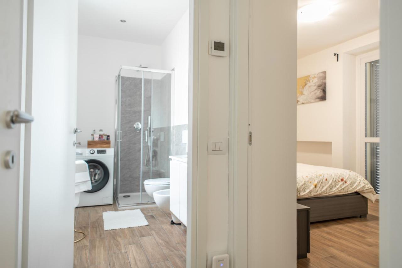 Lora Apartment,Free Private Parking, Self Check In,1 Como Bagian luar foto