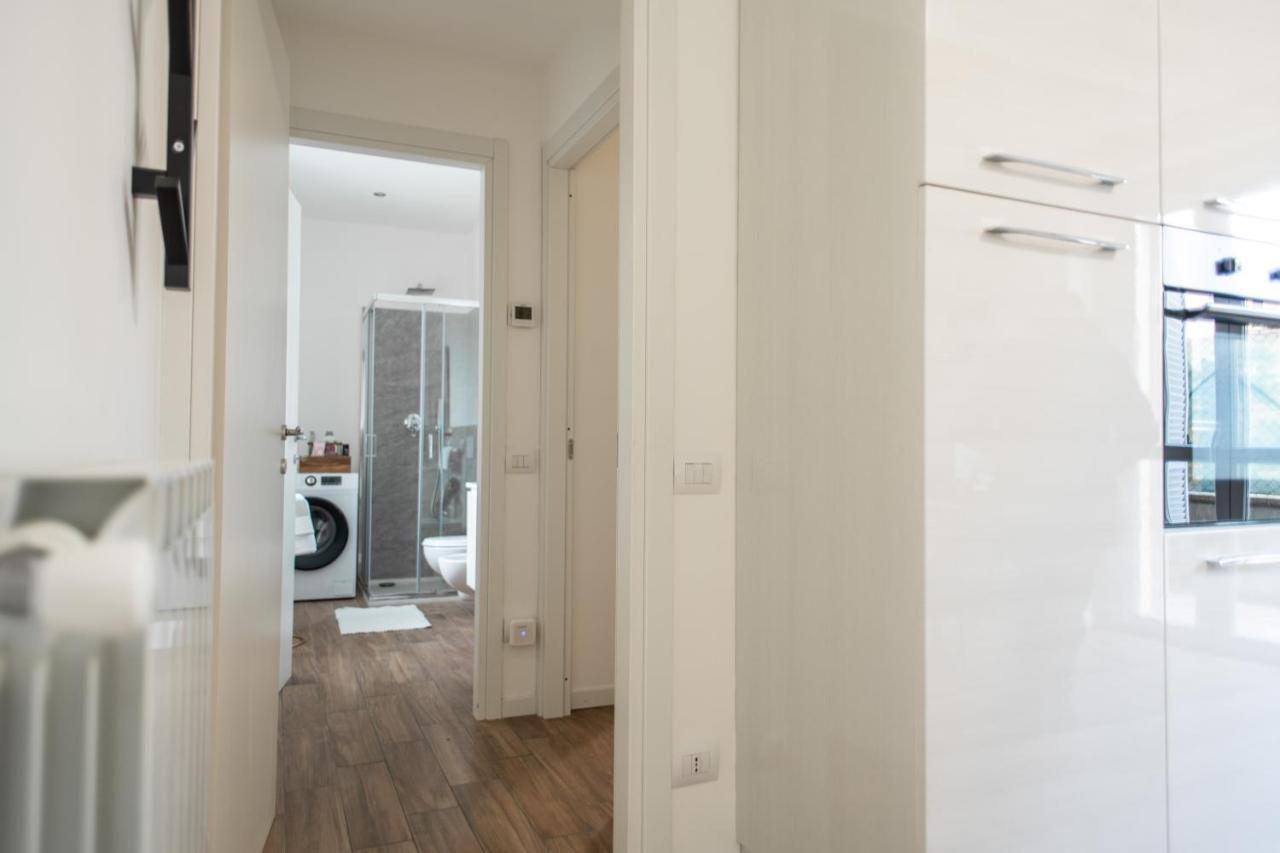 Lora Apartment,Free Private Parking, Self Check In,1 Como Bagian luar foto