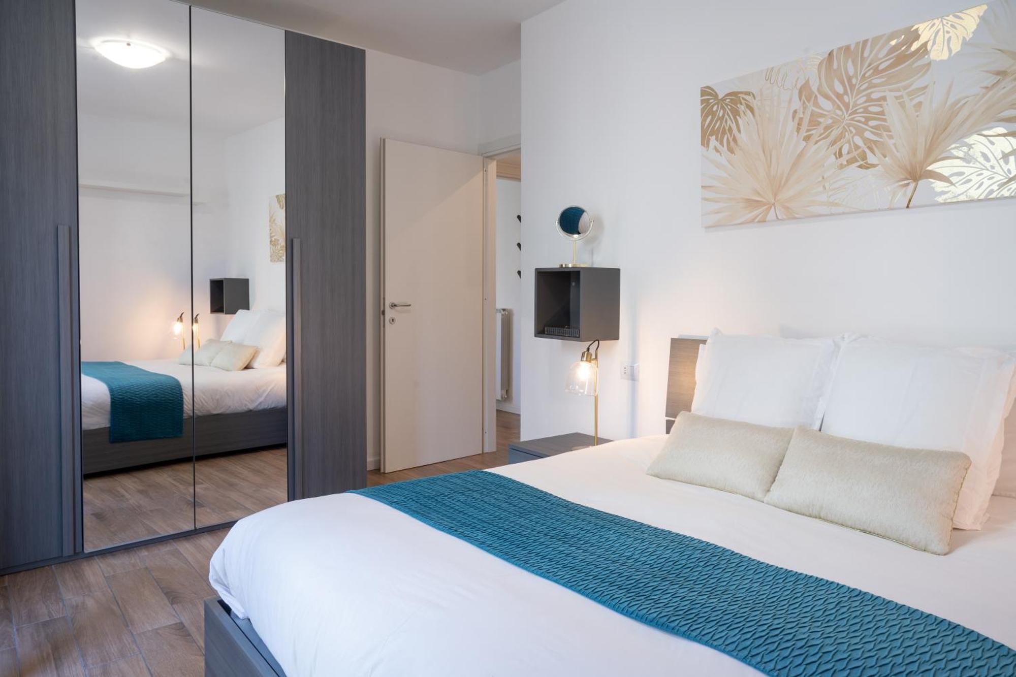 Lora Apartment,Free Private Parking, Self Check In,1 Como Bagian luar foto