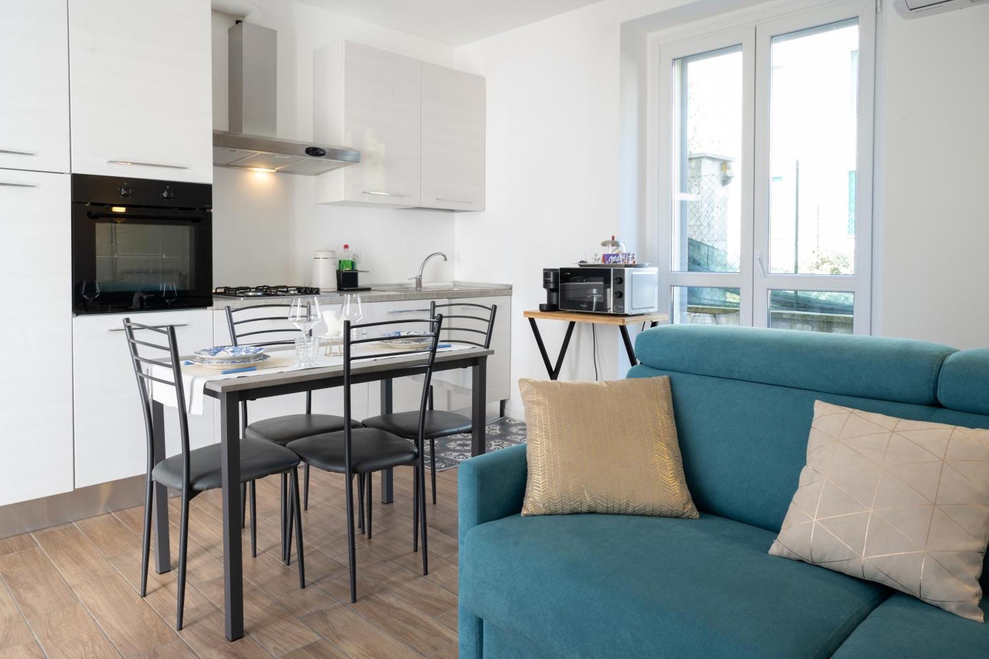 Lora Apartment,Free Private Parking, Self Check In,1 Como Bagian luar foto