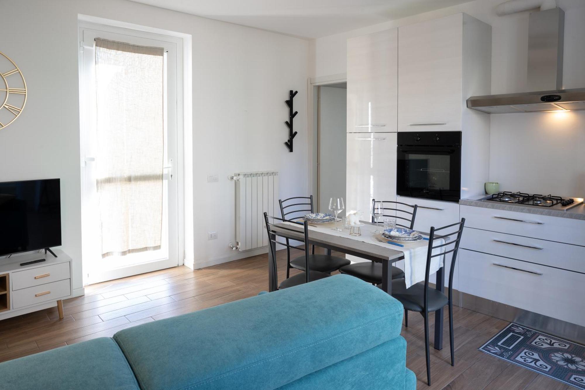 Lora Apartment,Free Private Parking, Self Check In,1 Como Bagian luar foto